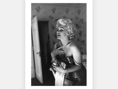 Marilyn Getting Ready To Go Out 2 - Clearance Online now