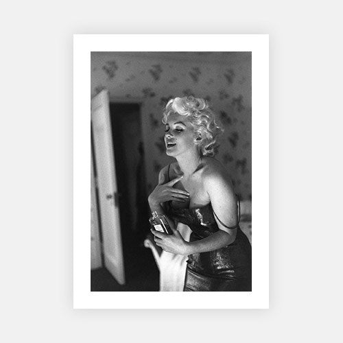 Marilyn Getting Ready To Go Out 2 - Clearance Online now